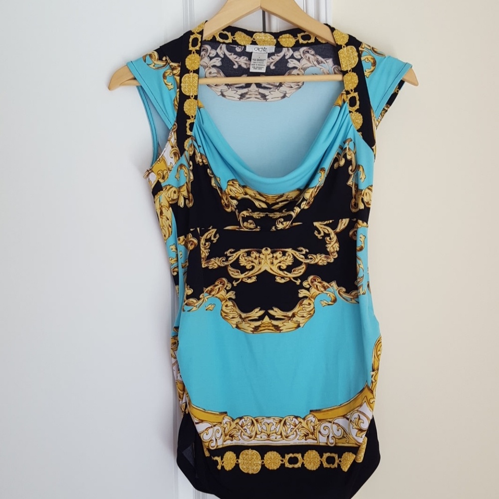 Cache dressy tank